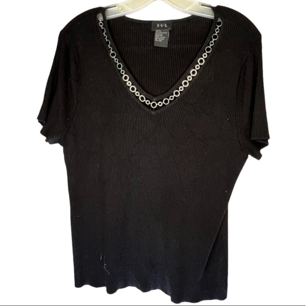 RQT Black Ribbed Top‎
